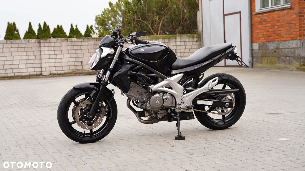 Suzuki Gladius - 6