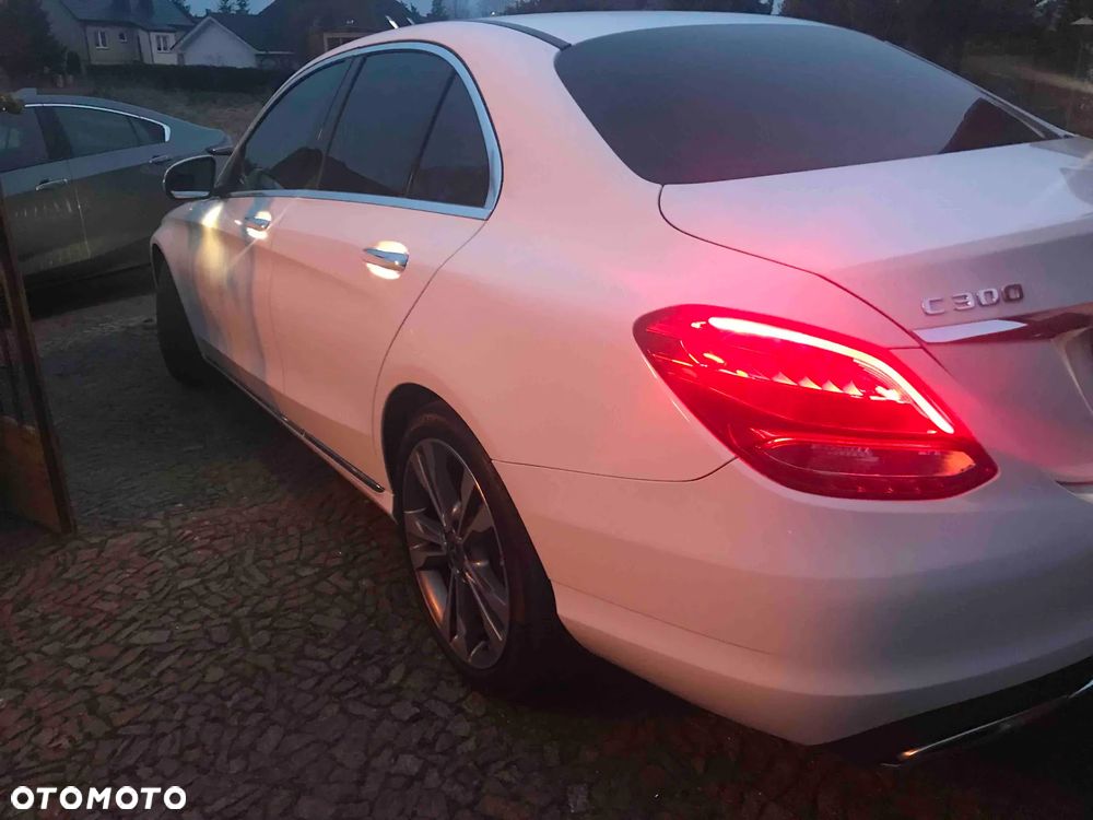 Mercedes-Benz Klasa C 300 9G-TRONIC Exclusive - 14