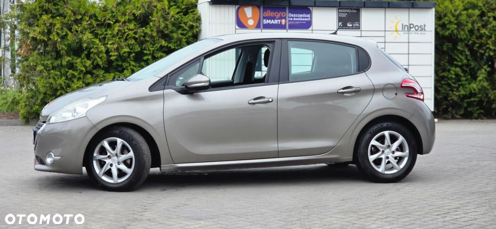 Peugeot 208 - 8