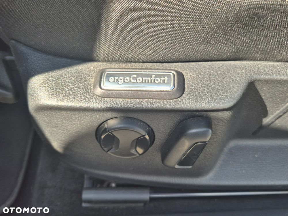 Volkswagen Passat - 11