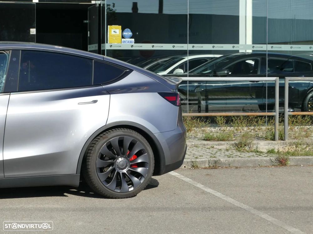 Tesla Model Y Performance Tração Integral - 17