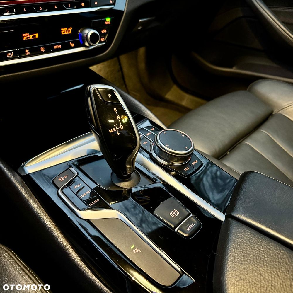 BMW Seria 5 530d Sport Line - 22