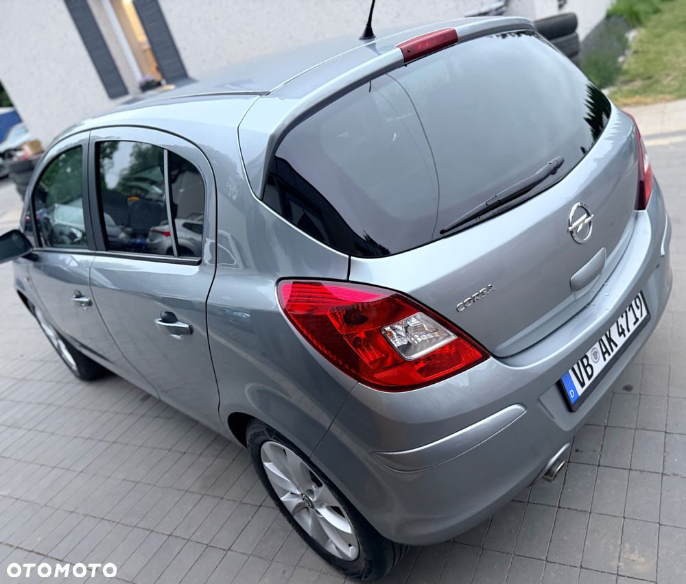 Opel Corsa 1.4 16V Innovation 110 Jahre - 11