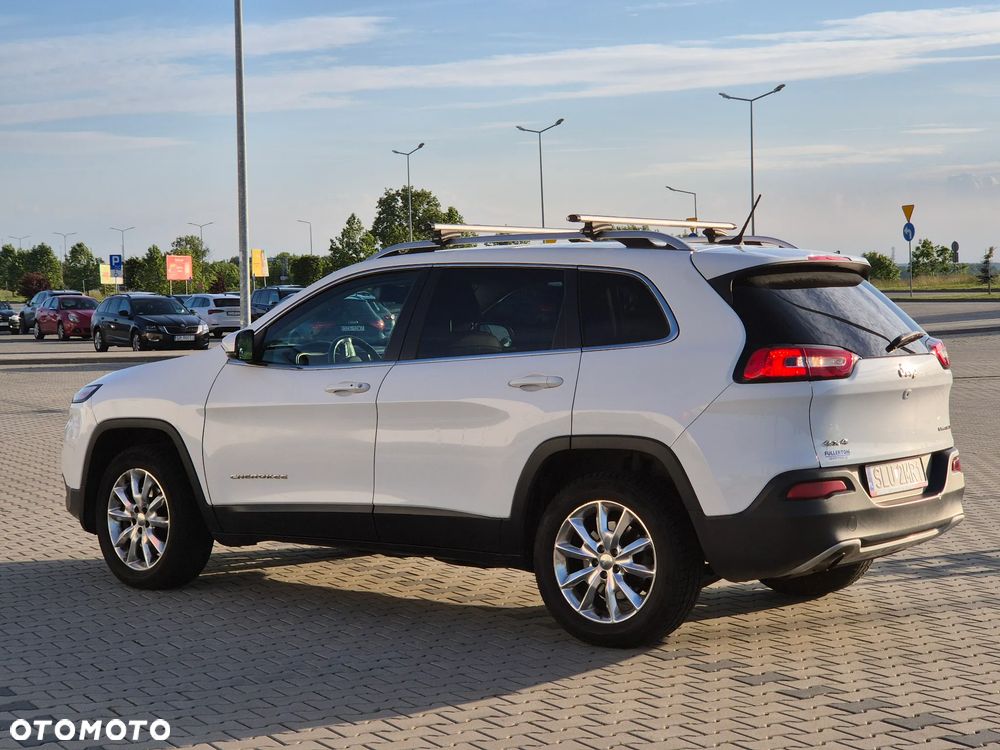 Jeep Cherokee - 4