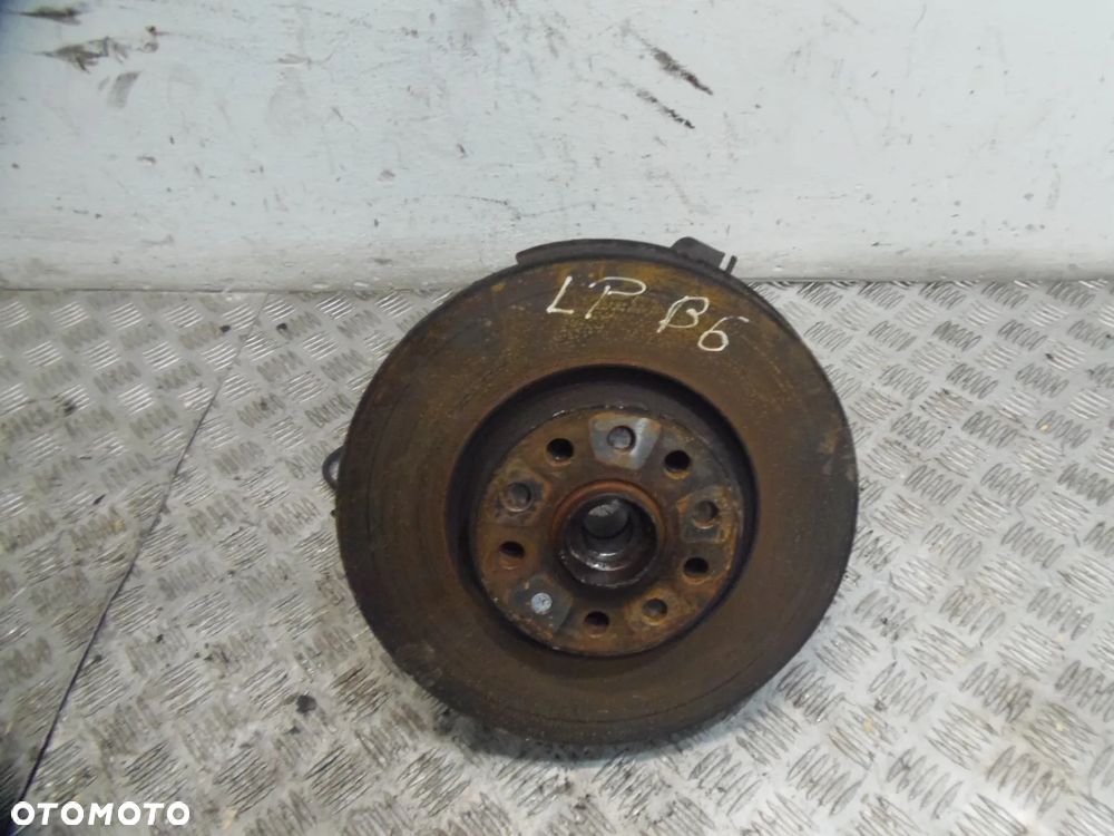 PIASTA ZWROTNICA LEWY PRZUD VW PASSAT B6 1,9 TDI KOMBI 06R - 1