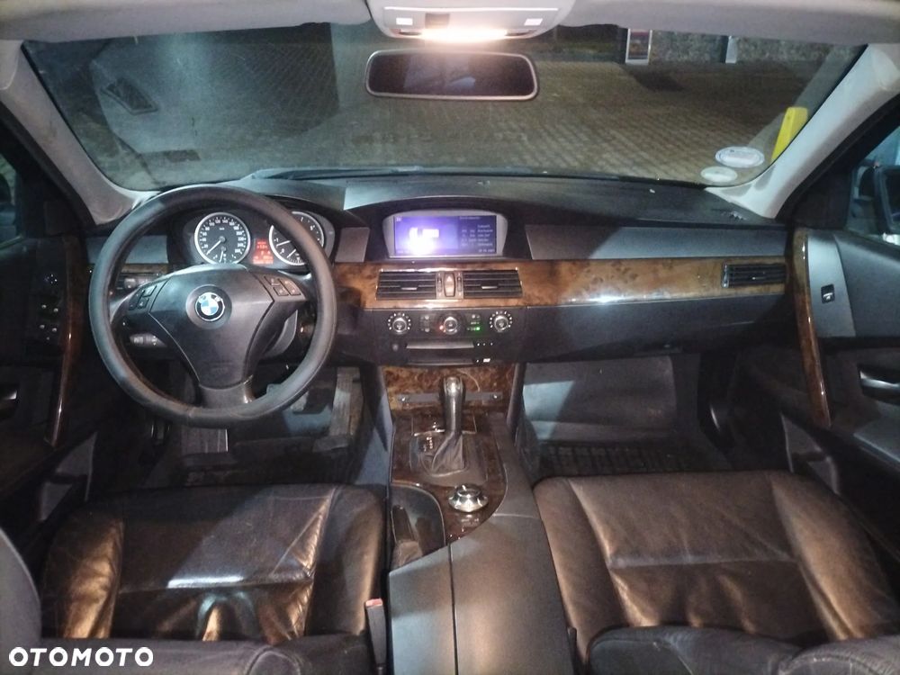 BMW Seria 5 523i - 5