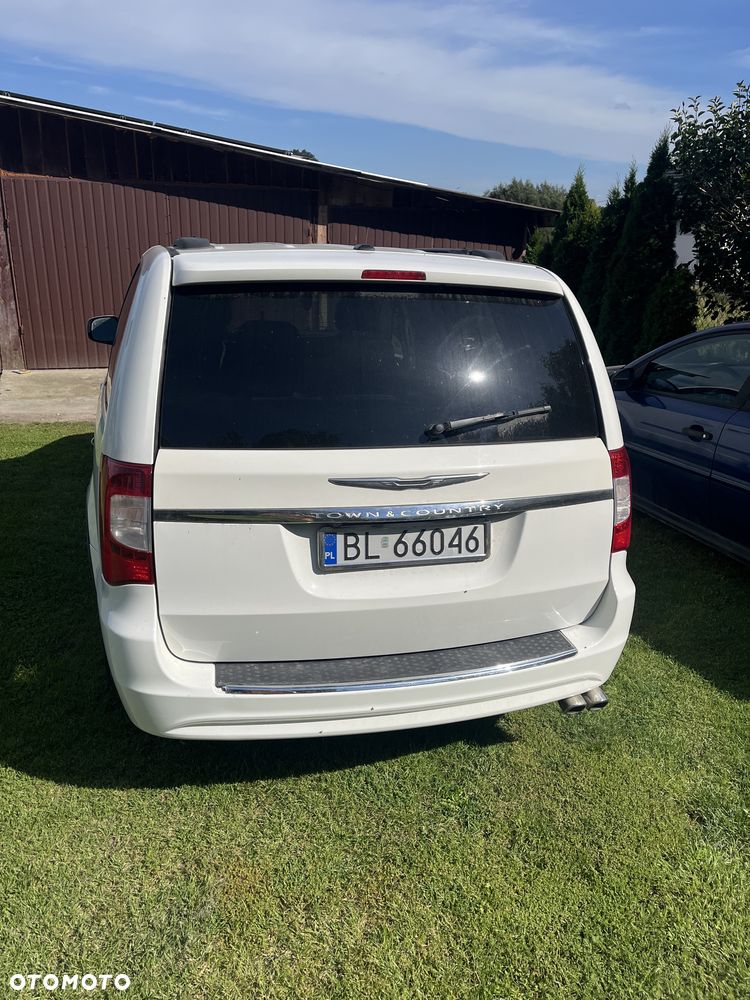 Chrysler Town & Country - 5