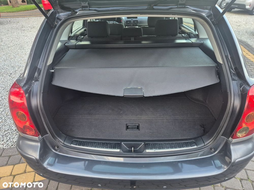 Toyota Avensis 1.8 VVT-i Combi Executive - 13