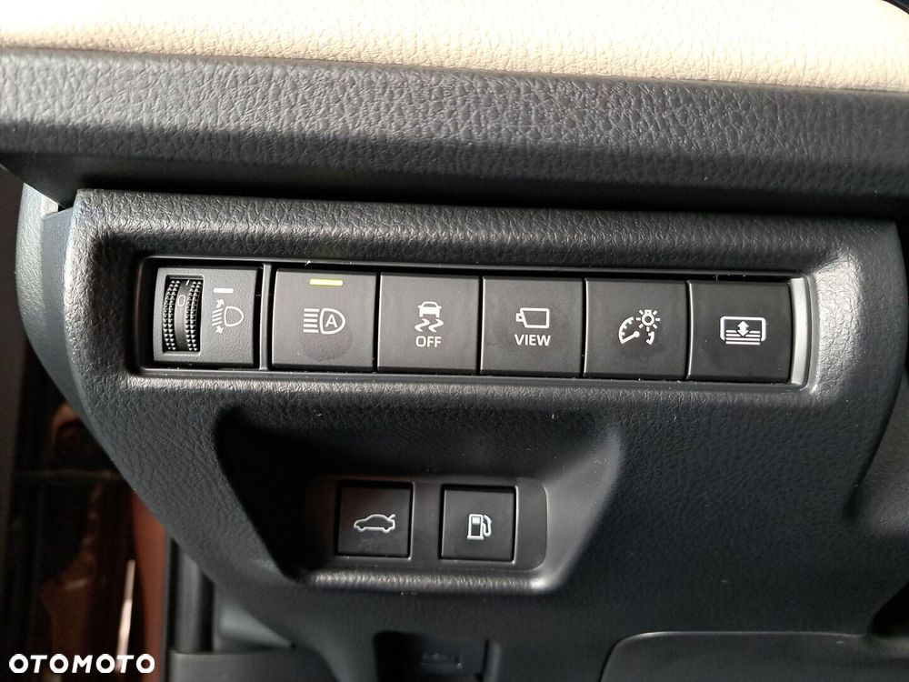 Toyota Camry - 35