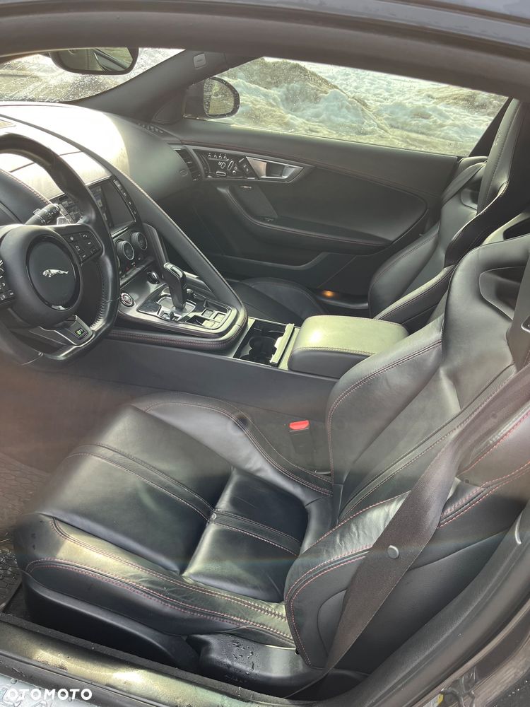 Jaguar F-Type AWD R - 8