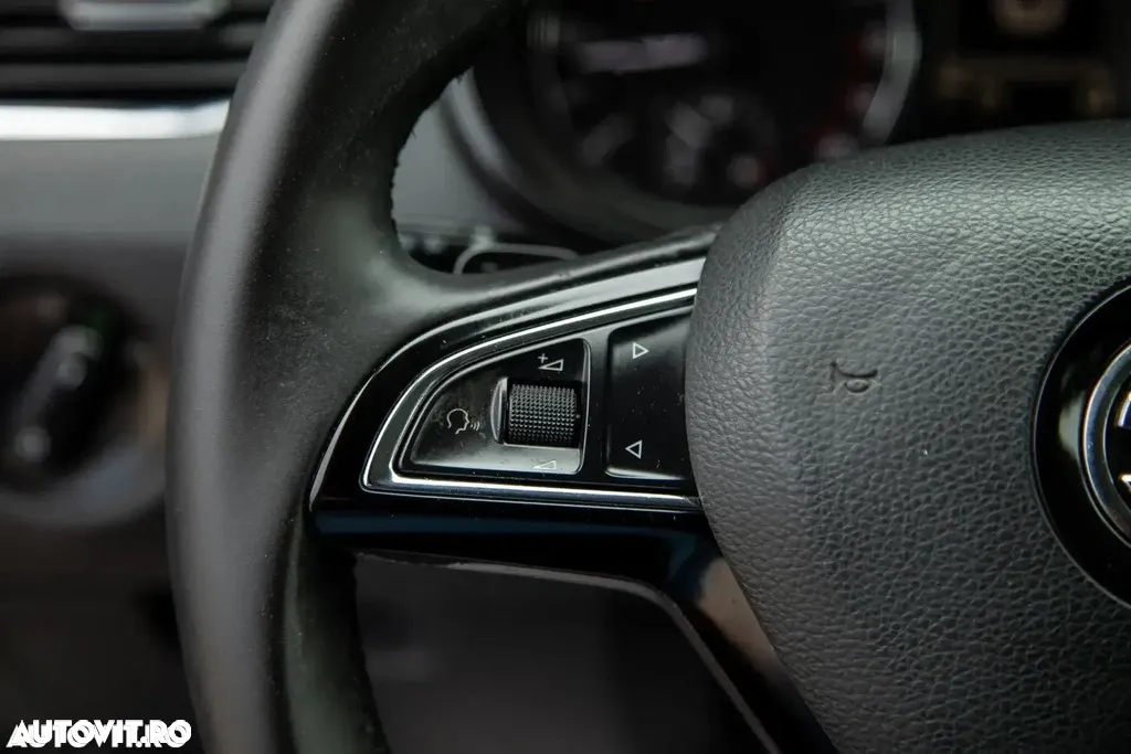 Skoda Octavia 2.0 TDI DSG Selection Plus - 19