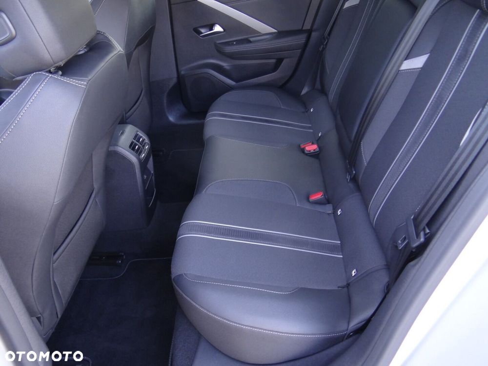 Opel Astra 1.2 T GS S&S - 9