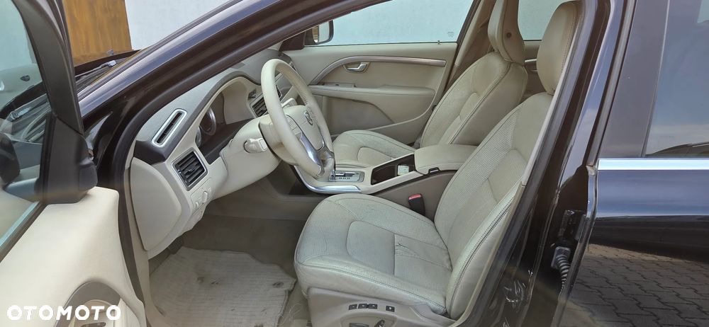 Volvo XC 70 D5 AWD Momentum - 13