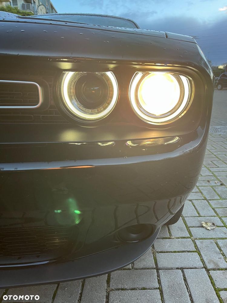 Dodge Challenger - 40