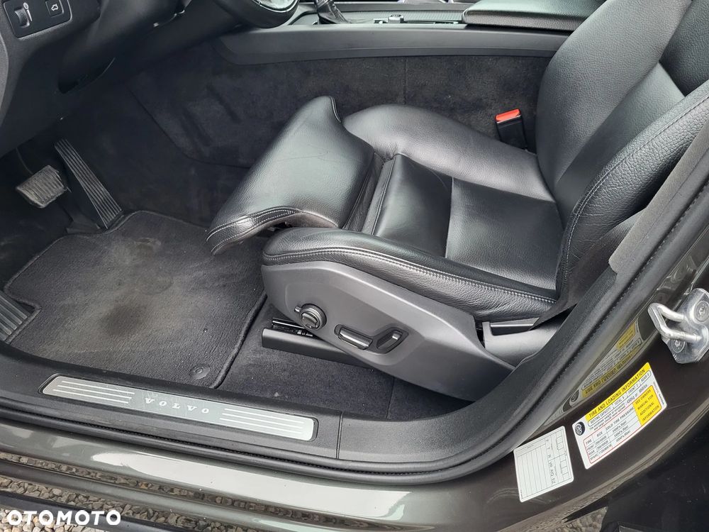 Volvo XC 60 T5 AWD Momentum - 4