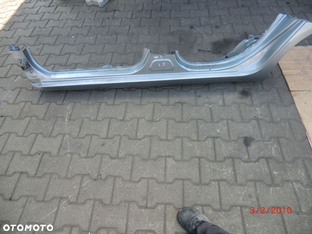 TOYOTA YARIS II 06-11 5D PRÓG LEWY - 1
