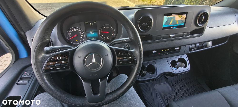 Mercedes-Benz Sprinter - 13
