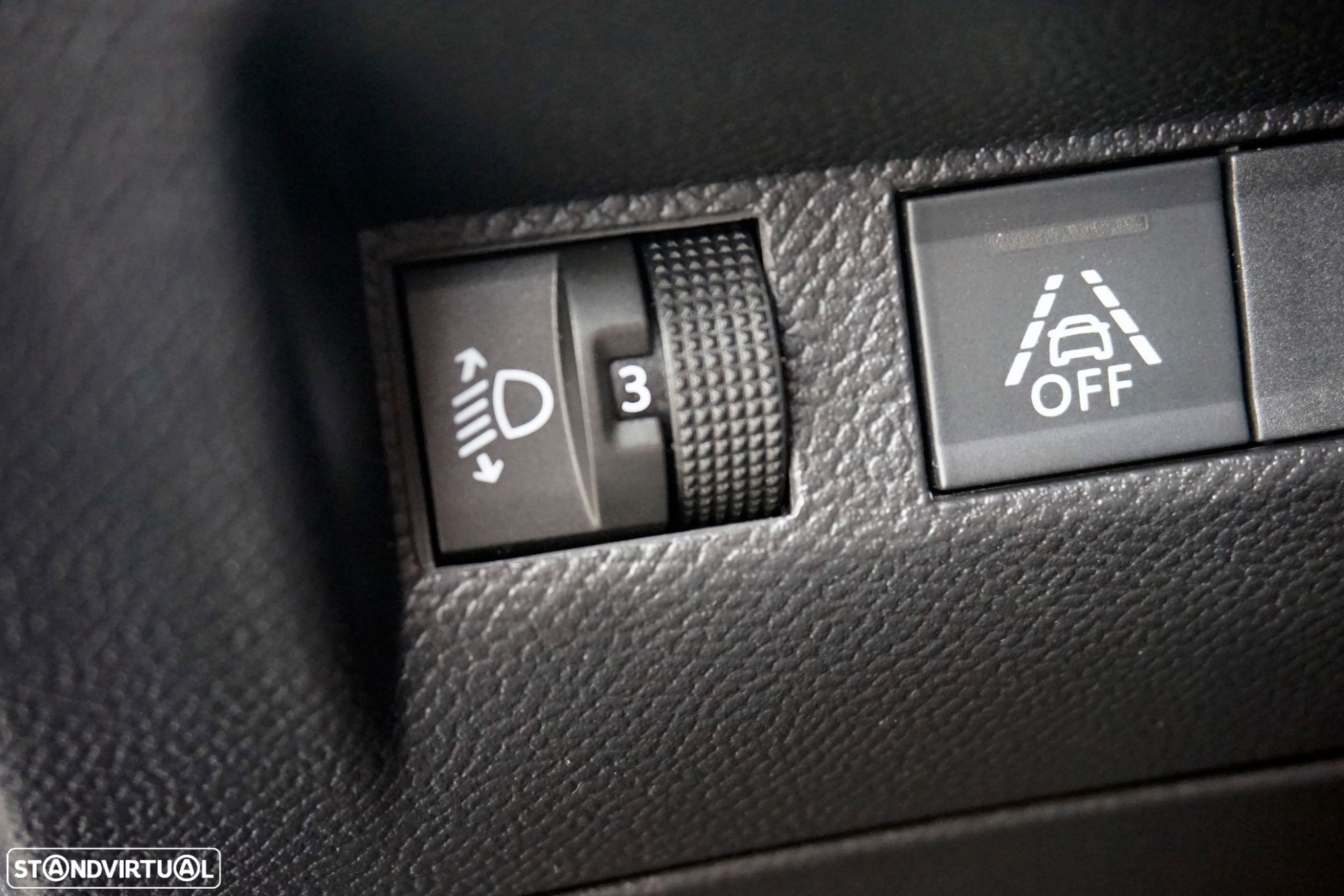 Peugeot 208 1.2 PureTech Active - 12
