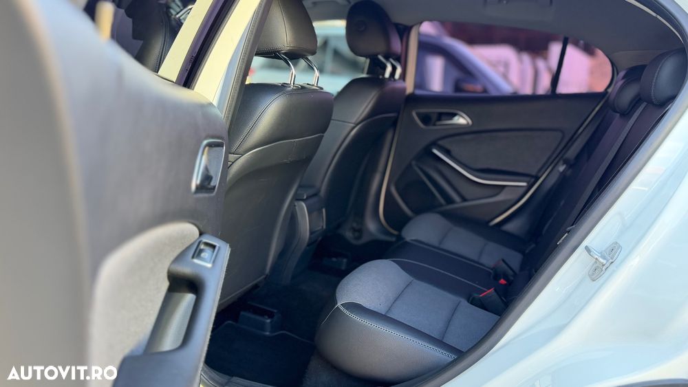 Mercedes-Benz GLA - 16