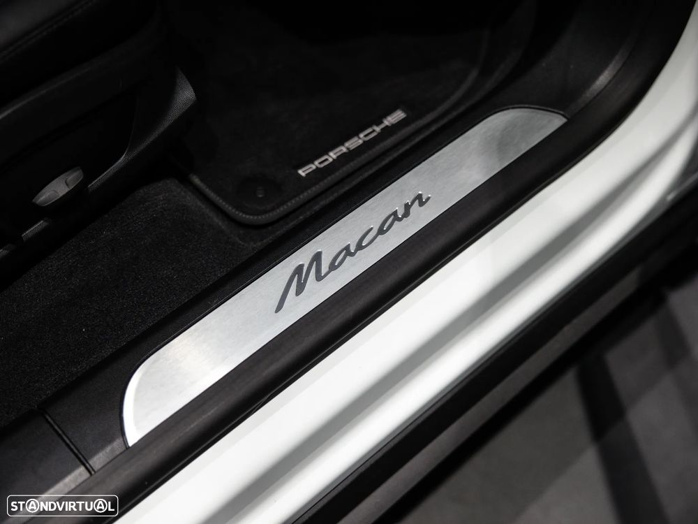 Porsche Macan Electric - 36