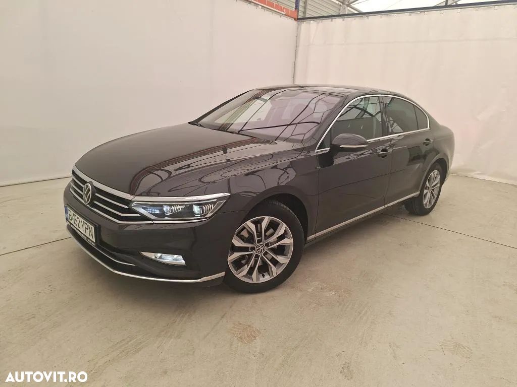 Volkswagen Passat - 1