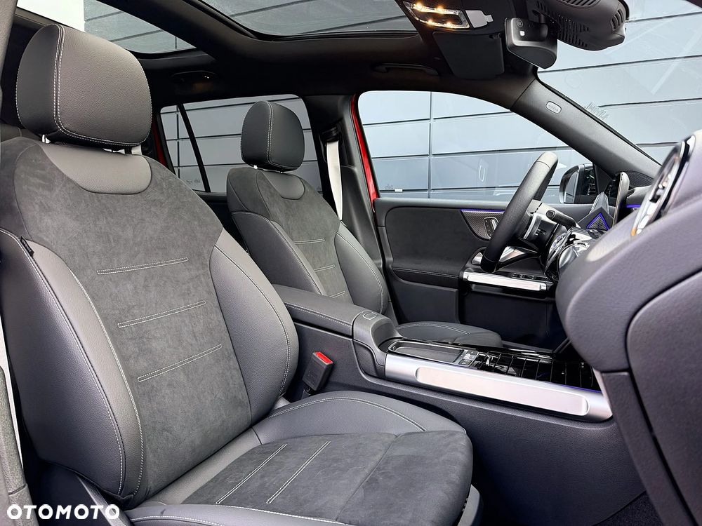 Mercedes-Benz GLB 220 mHEV 4-Matic AMG Line 8G-DCT - 22