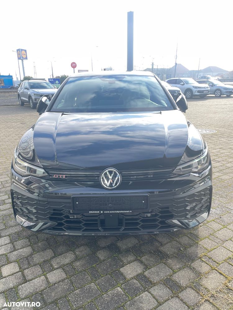 Volkswagen Golf - 8