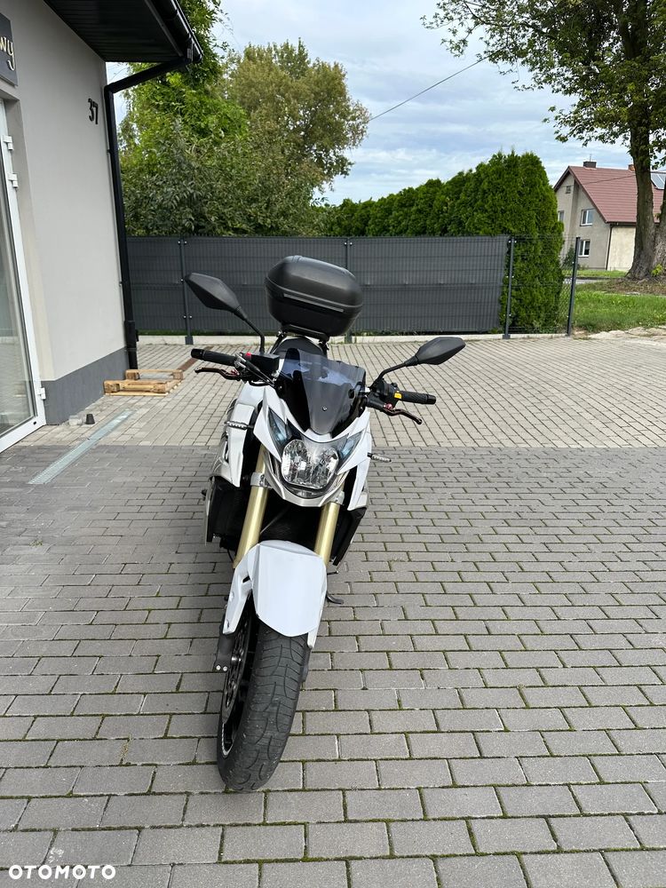 Suzuki GSR - 2