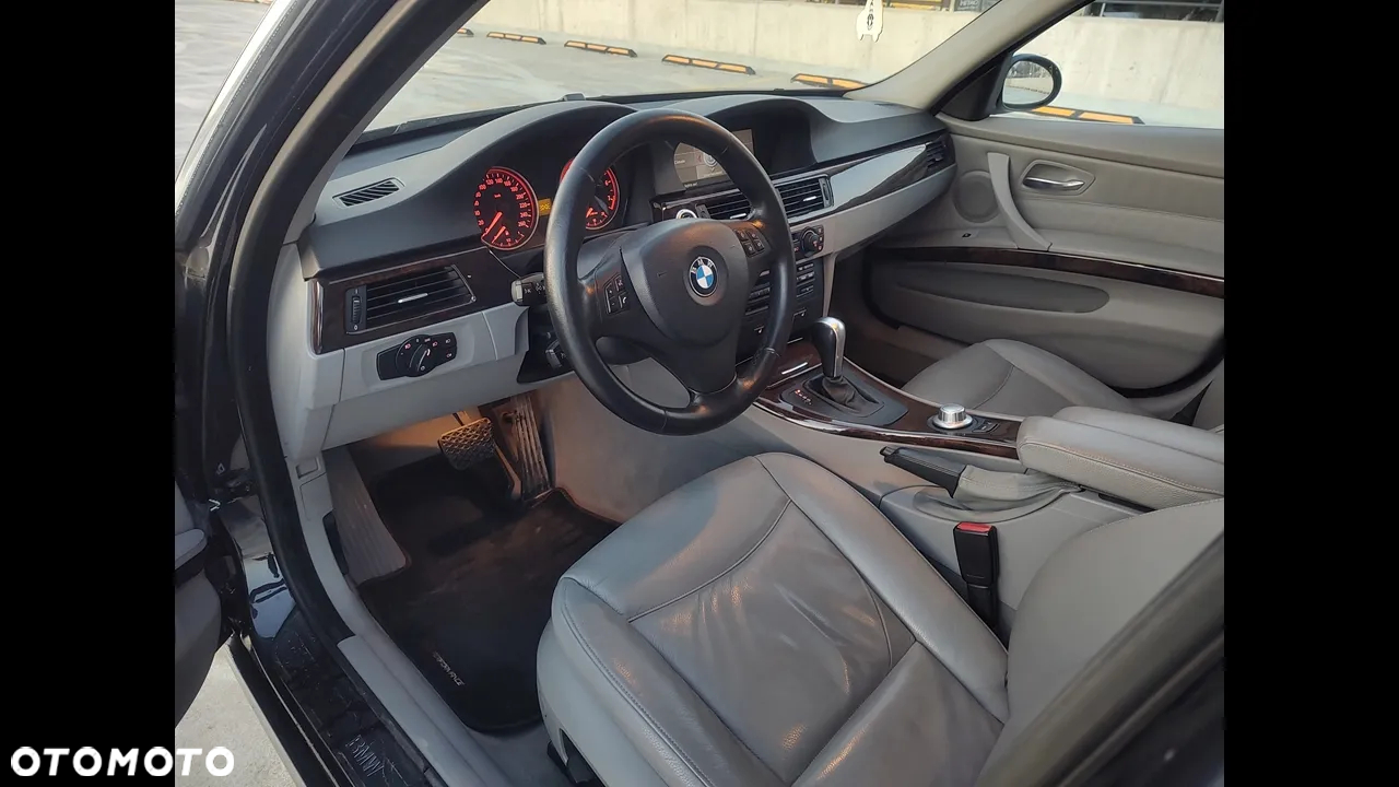 BMW Seria 3 330xi - 22