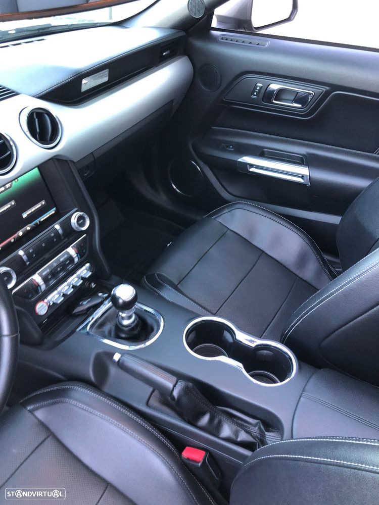 Ford Mustang Cabrio 2.3 Eco Boost - 31
