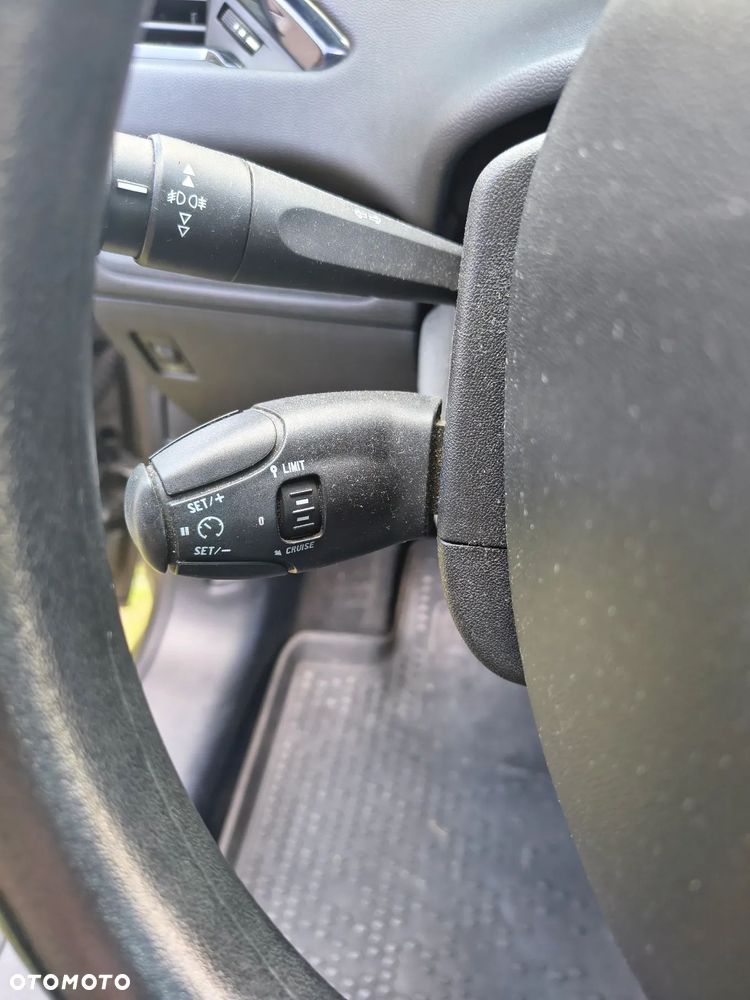 Peugeot 208 1.4 VTi Active - 11