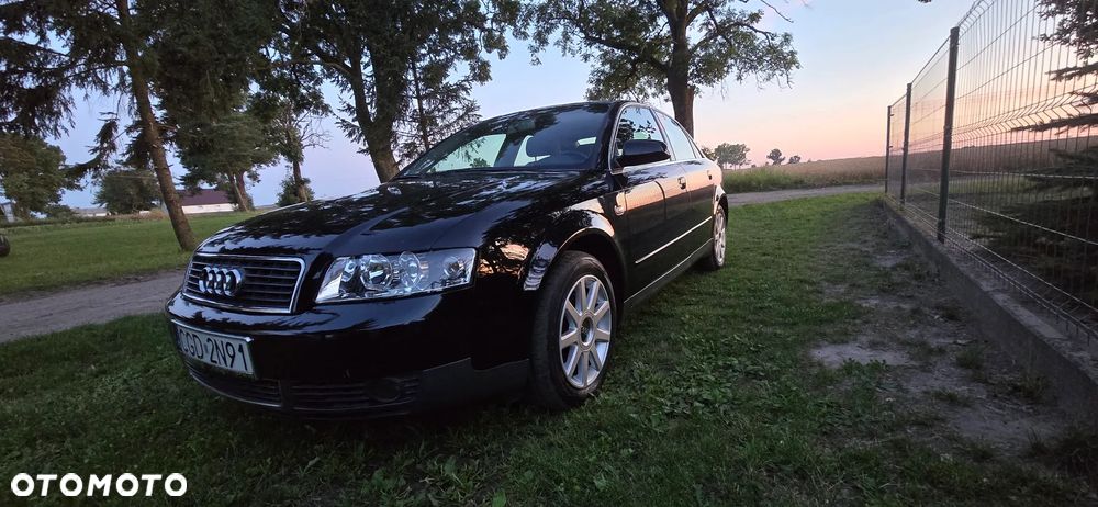 Audi A4 Limousine - 1