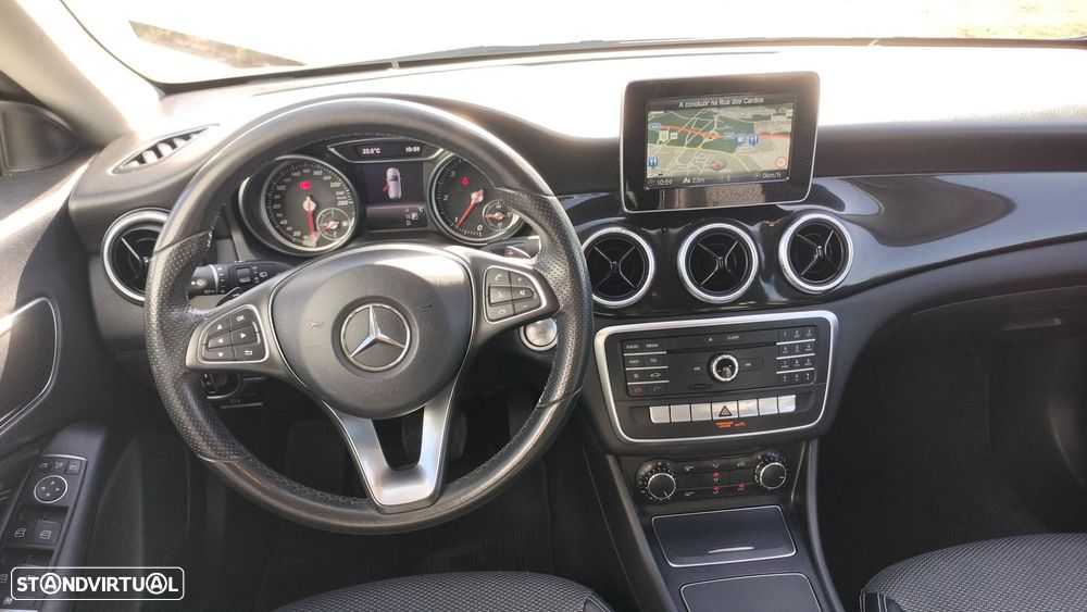 Mercedes-Benz CLA 200 d Shooting Brake AMG Line Aut. - 17