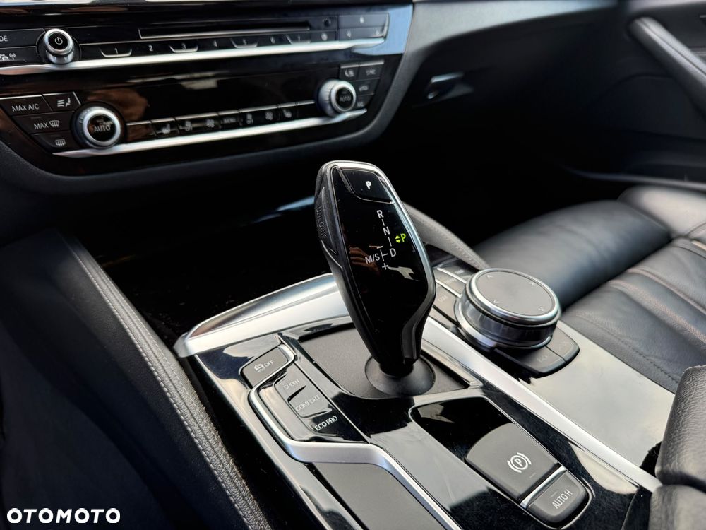 BMW Seria 5 525d M Sport sport - 22