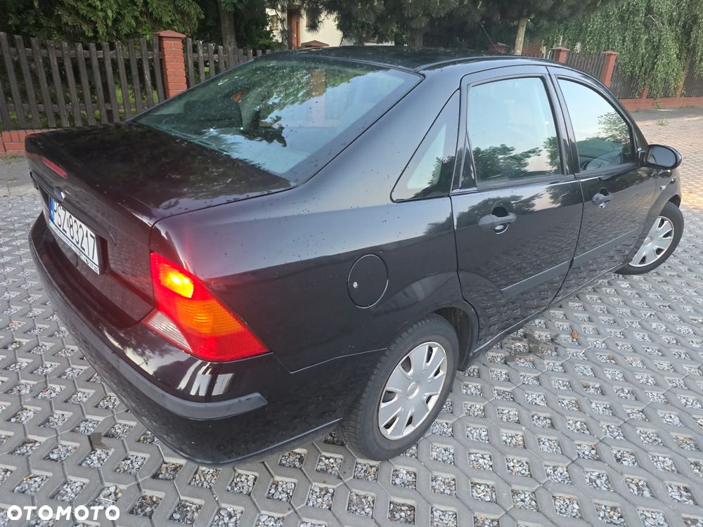 Ford Focus Ghia - 3