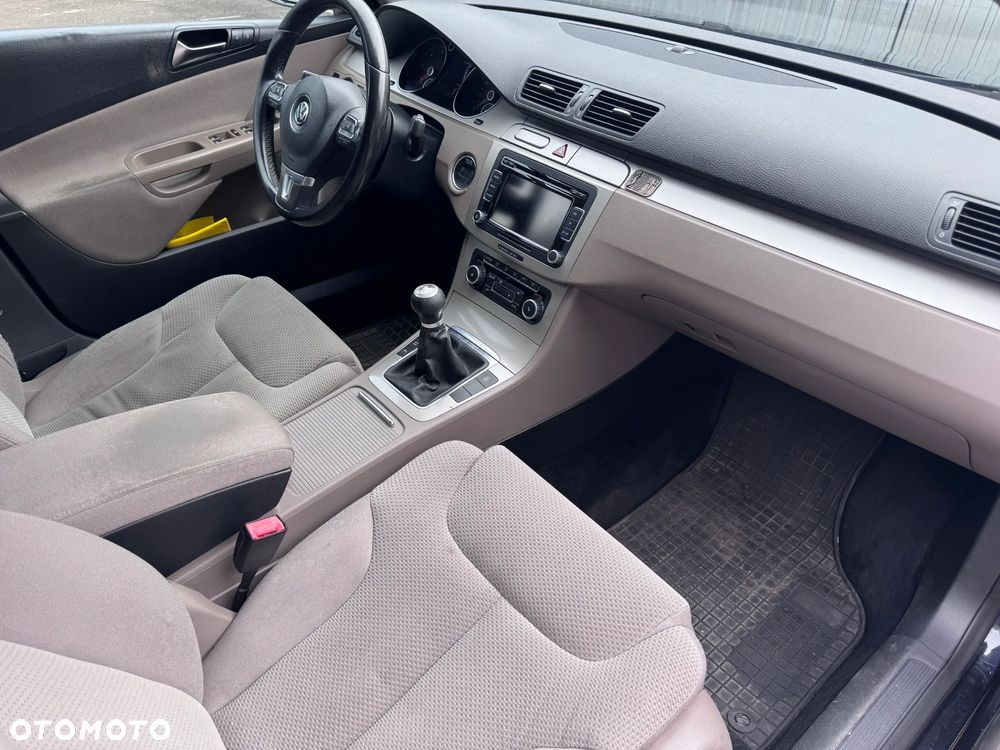 Volkswagen Passat 2.0 TDI Comfortline - 10