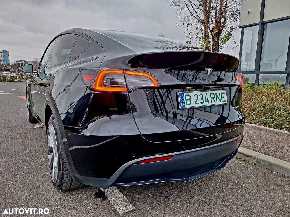 Tesla Model Y Long Range Dual Motor AWD - 5