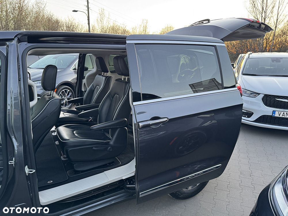 Chrysler Pacifica - 9