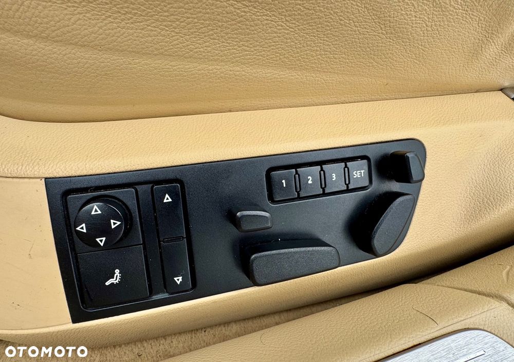 Volkswagen Phaeton 4.2 V8 4Mot L (5 os.) - 12