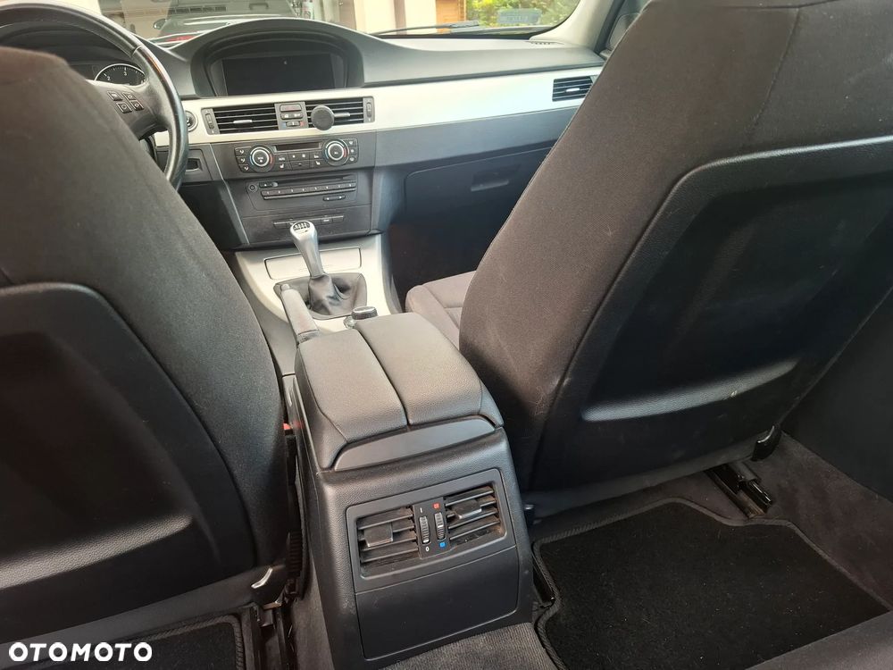 BMW Seria 3 318d - 14
