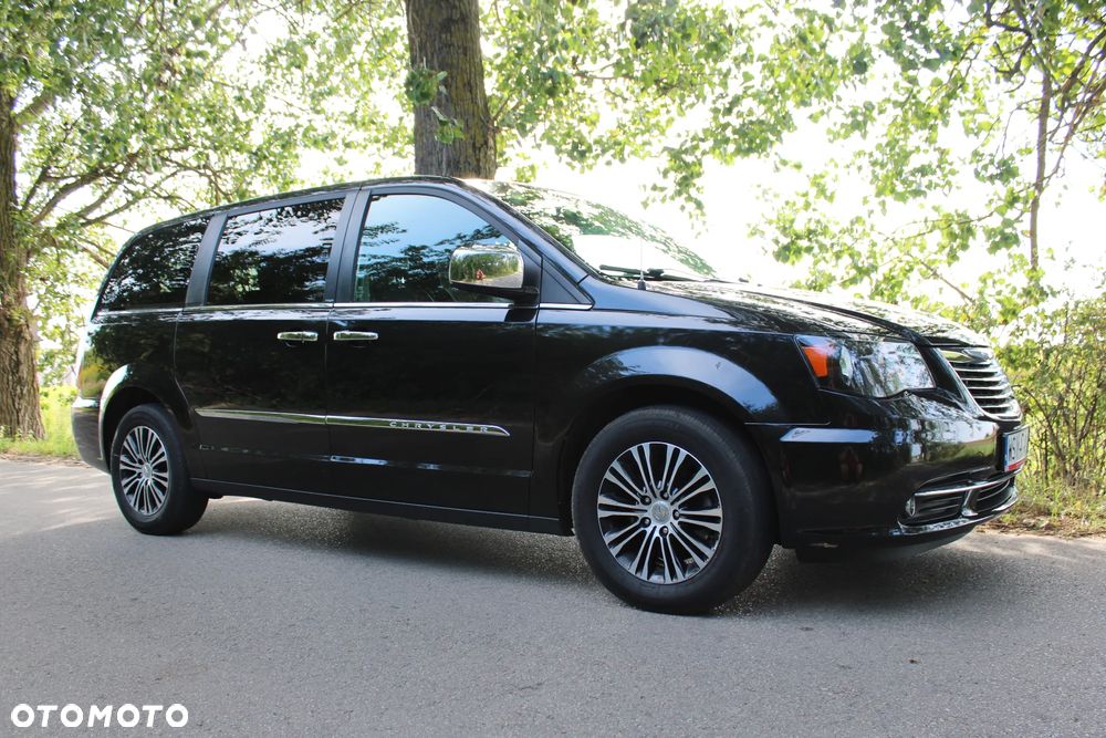 Chrysler Town & Country 3.6 Limited - 8