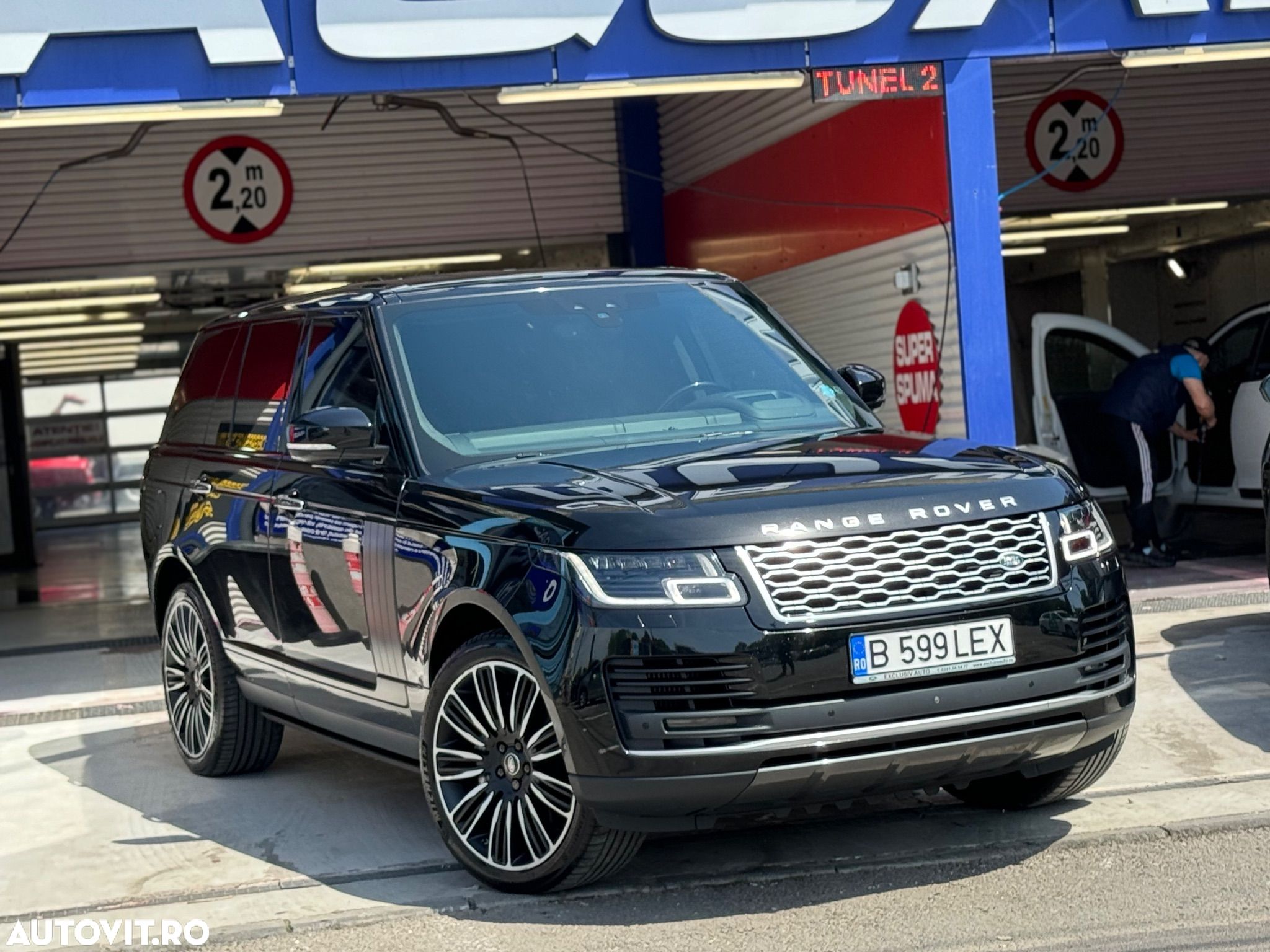 Land Rover Range Rover - 1