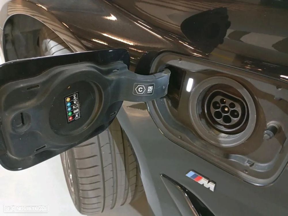 BMW 520 e Pack M - 12