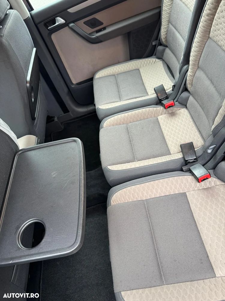 Volkswagen Touran 2.0 TDI DPF DSG Cross - 24