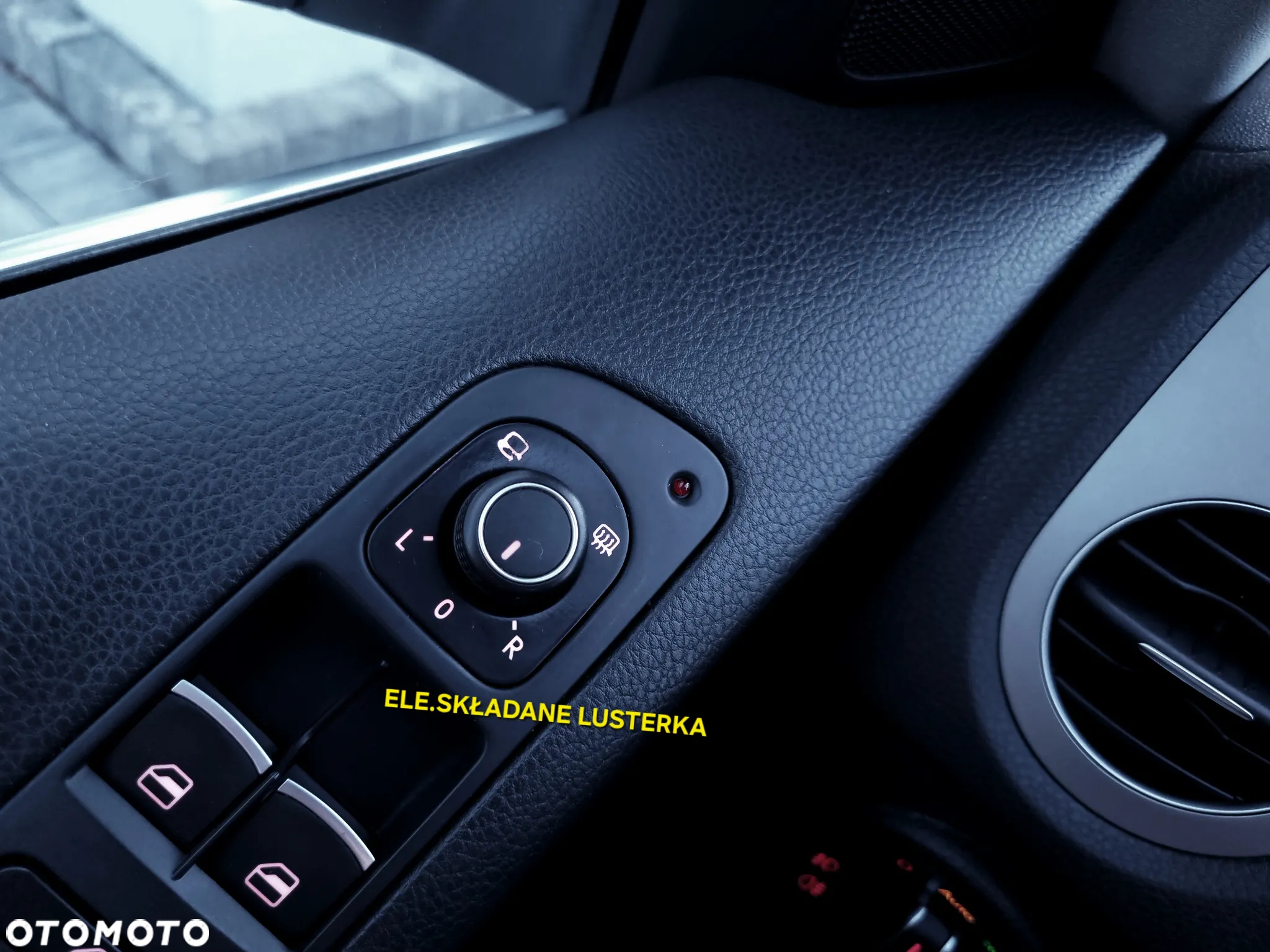 Volkswagen Tiguan 2.0 TDI SCR BlueMotion Technology Lounge Sport & Style - 28