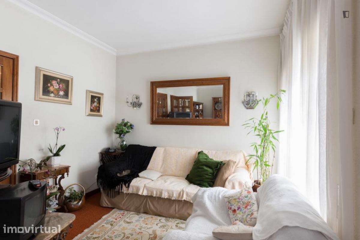 Quarto - localizado em Pedrouços Porto - Grande imagem: 3/12