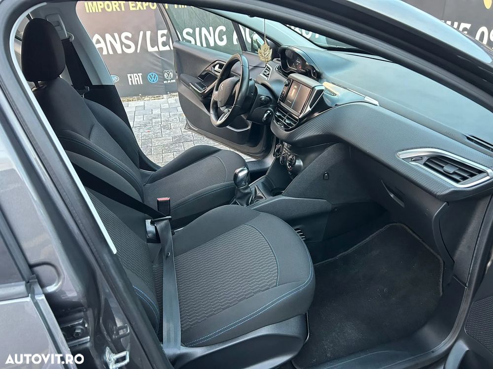 Peugeot 208 - 5