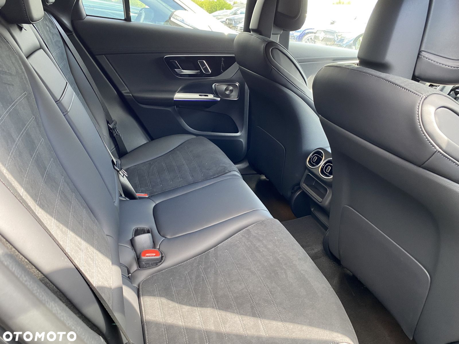 Mercedes-Benz GLC - 21