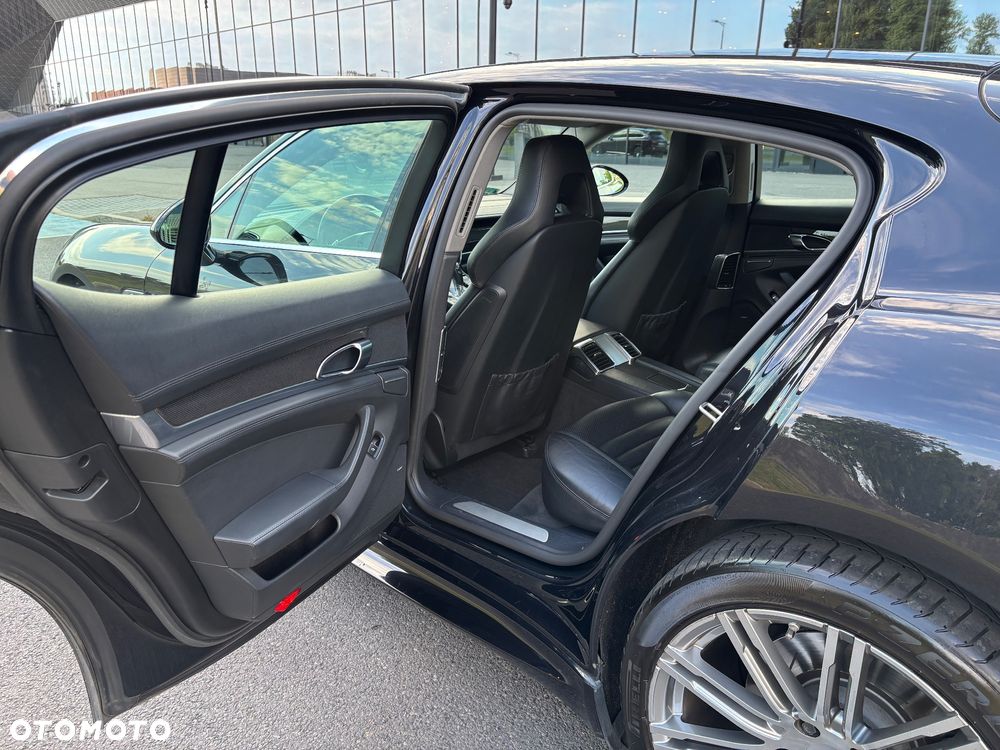 Porsche Panamera 4S - 31