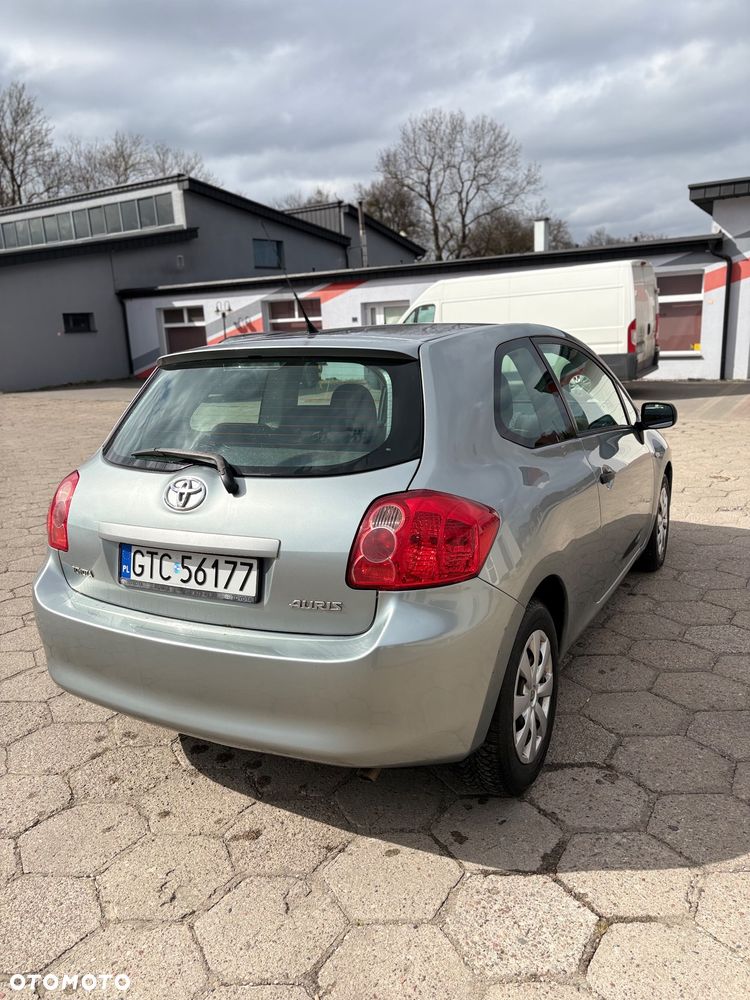 Toyota Auris 1.33 VVT-i Entry - 2